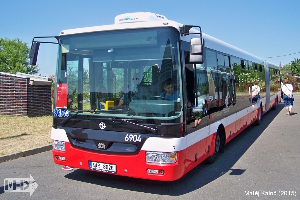 2015 06 06@6904@4AR 8026@Garáže Vršovice