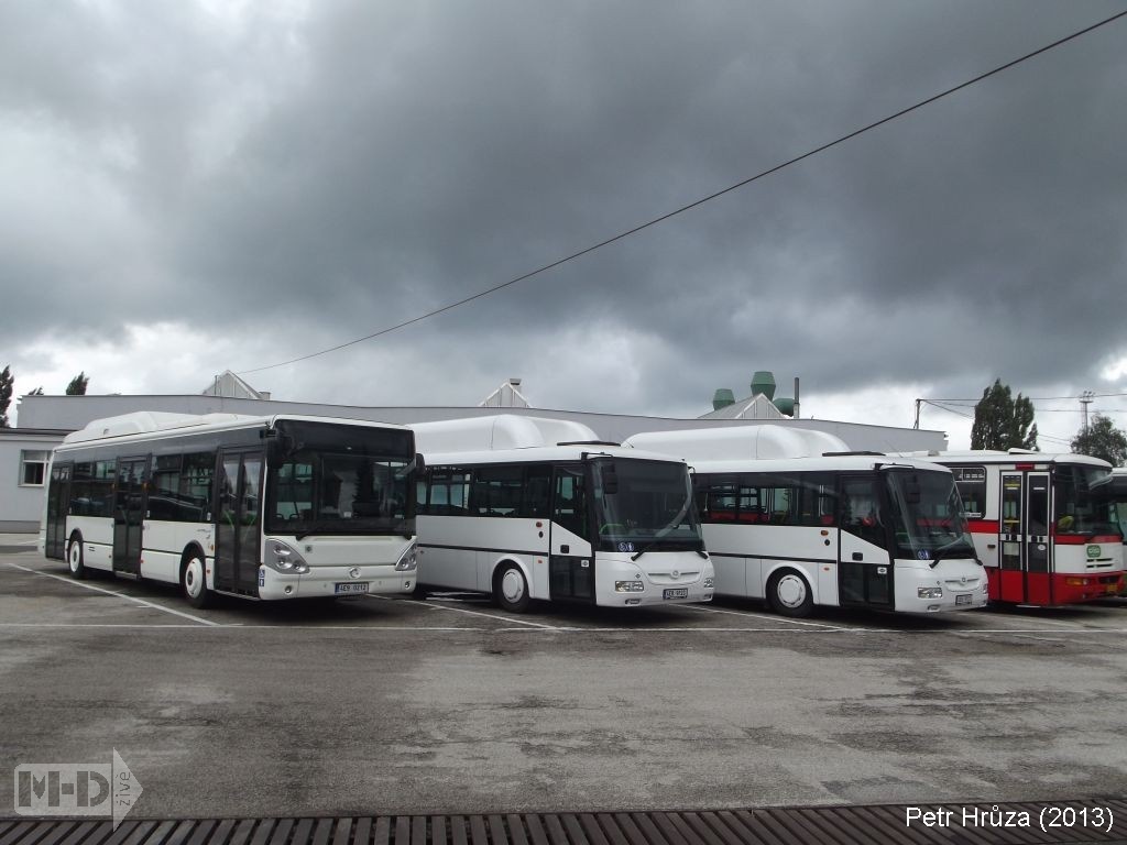 2013-07-12@@4E8 9923@Garáže ČSAD Havířov a.s. (uprostřed)