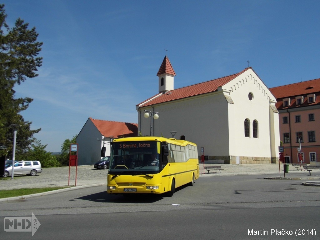 2014 05 06@@4Z0 2203@Valašské Meziříčí, stan. MHD u náměstí